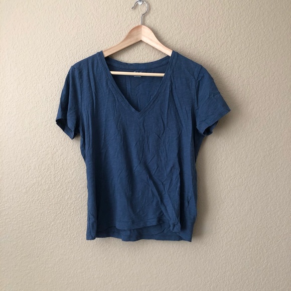 Madewell v neck short sleeve shirt - Picture 2 of 5